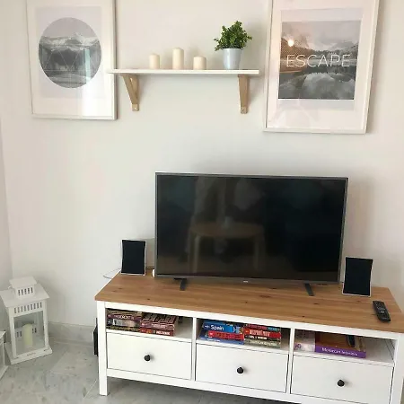 Apartment Bright 300m From The *